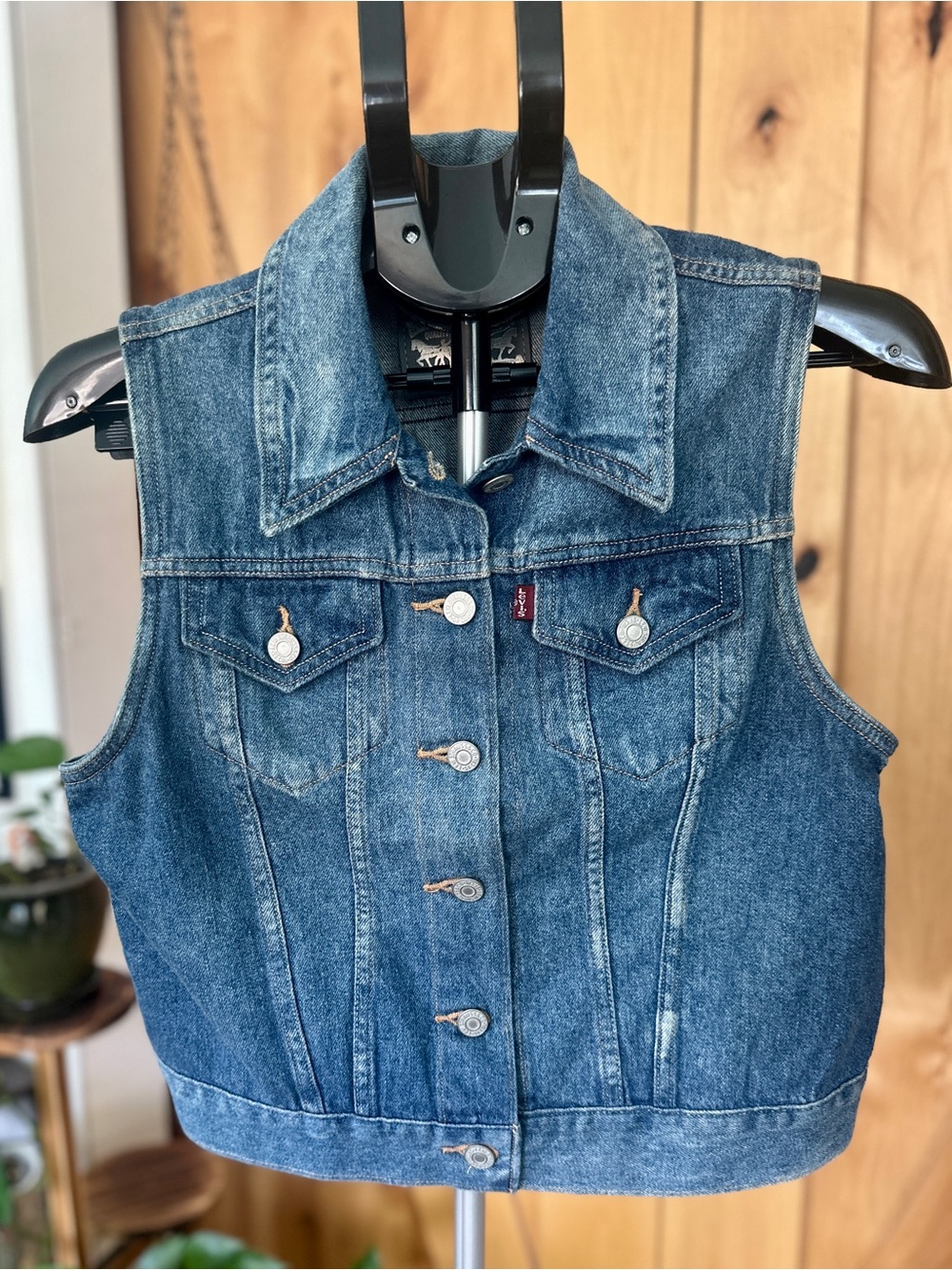 Levi’s 2014 Medium Wash Denim Trucker Vest Size M